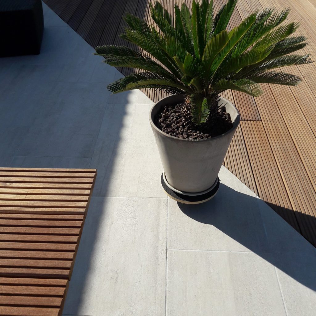 Réalisation d'un terrasse en carreau de 40*90 en pose à joint coupé - BOSSARD vous propose les terrasses à Moncoutant Bressuire - Bretignolles - Le Pin - Combrand - La Petite Boissière - Mauléon - Cholet - La Pommeraie sur sèvre - Montravers - Cerizay - Saint Mesmin - Pouzauges - Montournais - Menomblet - Cirières - Courlay - Chanteloup - SAint Jouin de Milly - Moutiers sous Chantemerle - La Forêt sur sèvre - Saint André sur sèvre - Moncoutant - Pugny - Le Breuil Bernard - Largeasse - Neuvy Bouin - Clessé - Fénéry - Adilly - Boismé - Chiché - Amailloux - Faye l'abbesse - Geay - Voultegon - Nueil les Aubiers -Beaulieu - Bressuire - Noirterre- Saint sauveur - Terves - La chapelle saint laurent - pitié - La châtaigneraie - Saint Pierre du Chemin - La Tardière - Cheffois - Breuil Barret - La chapelle aux lys - Saint Paul en gâtine - Vernoux en gâtine - L'Absie - La chapelle saint étienne – la ronde – Saint Marsault – Trayes – scillé – le busseau – réaumur – Pougne hérisson – Saint hilaire de Voust – le beugnon – Marillet – Antigny – Secondigny – le retail – Mouilleron en pareds – Saint Aubin le cloud – Allonne – Vouvant-Azay sur thouet – Fenioux – Pamplie – Le tallud – Mervent – Saint clémentin – coulonges sur l’autize – viennay – Maisontiers – la coudre – les groseillers – Bourneau – Lageon – Xaintray – Pierrefitte – Partheneay – Ardin – La chapelle gaudin – saint prouant – Boussais – Cours – Béceleuf – Soutiers – Mazières en gâtine – Treize vents – Les Epesses – Glénay -