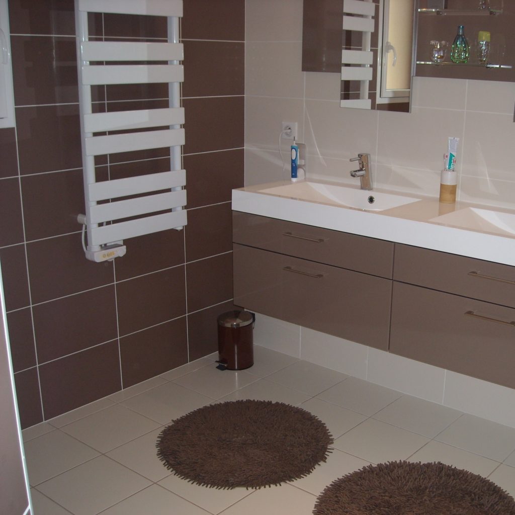 Salle de Bain carrelée et faïencée en maison neuve à Moncoutant