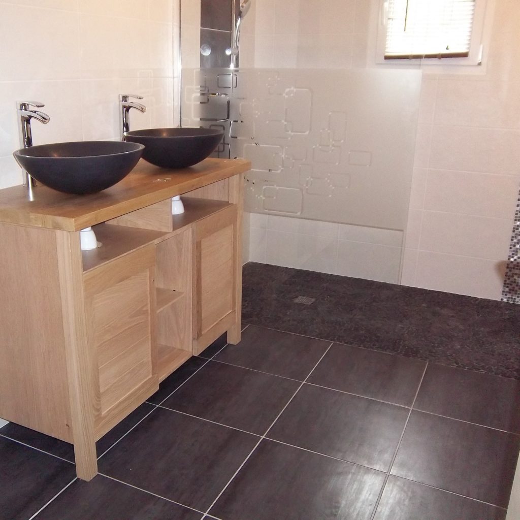 Rénovation de Salle de Bain à Moncoutant Remplacement d'une baignoire en douche italienne pour optimiser l'accessibilité BOSSARD est qualifié HANDIBAT SILVERBAT et renouvelle ses formations tous les ans BOSSARD intervient à MONCOUTANT BRESSUIRE TERVES COURLAY CHANTELOUP BEAULIEU SAINT SAUVEUR NOIRTERRE ST PIERRE DU CHEMIN LA CHATAIGNERAIE LE BREUIL BARRE SECONDIGNY CHAMPDENIERS COULONGES SUR L AUTIZE